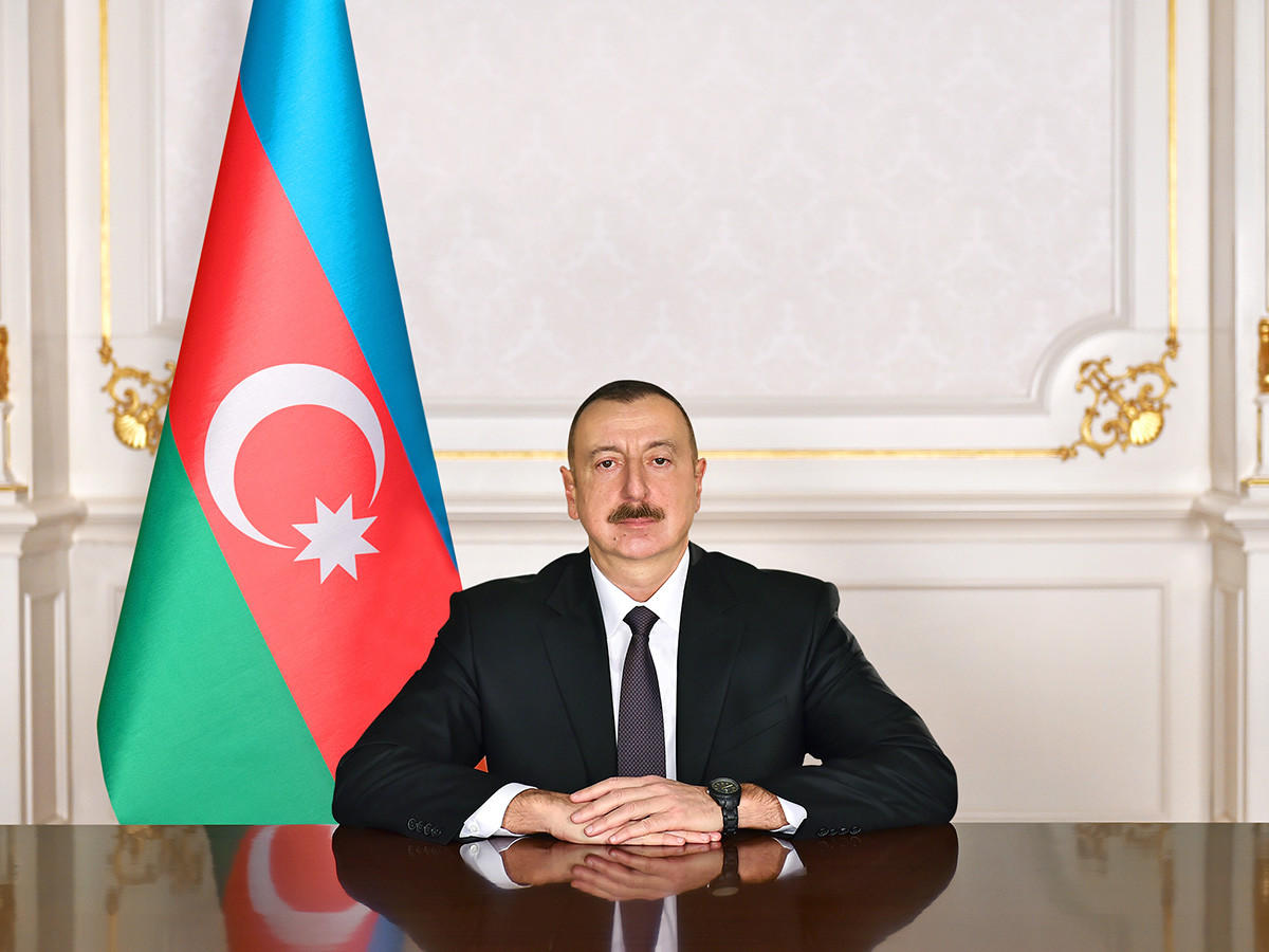 Prezident İlham Əliyev Anar Rzayevi “Azərbaycan Respublikası Prezidentinin fəxri diplomu” ilə təltif ediib