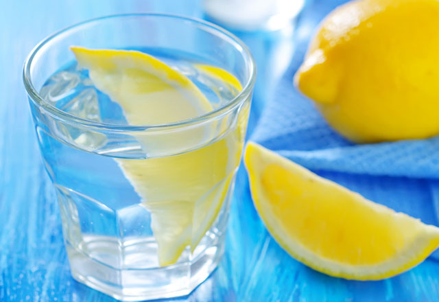 Səhərinizi limonlu su ilə açın - Xərçəng riskini minimuma endirir