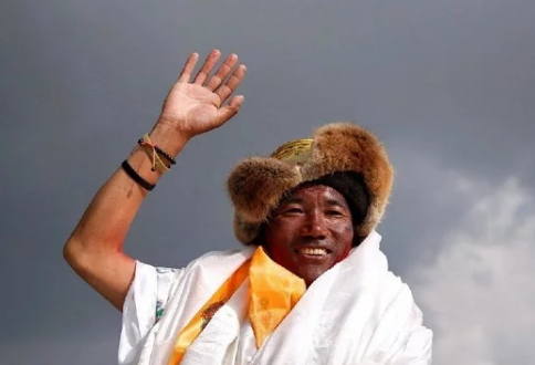 Everestin fatehi — 24-cü dəfə zirvəyə dırmaşdı