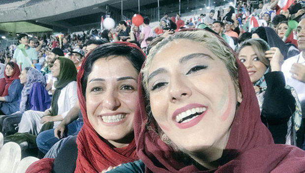 İranlı qadınları 40 ildən sonra ilk dəfə stadiona buraxdılar