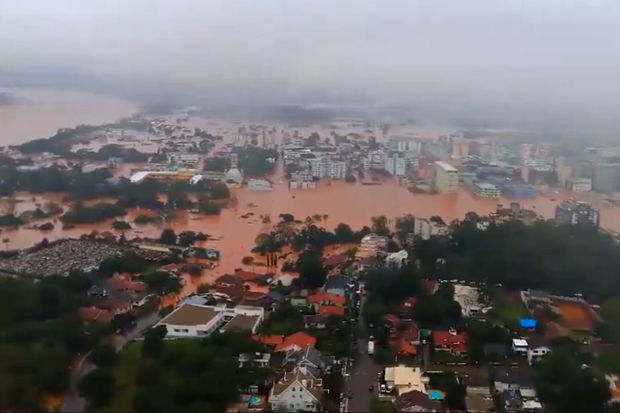 Braziliyada şəhərlər sel suları altında qaldı, onlarla insan həyatını itirdi - VİDEO