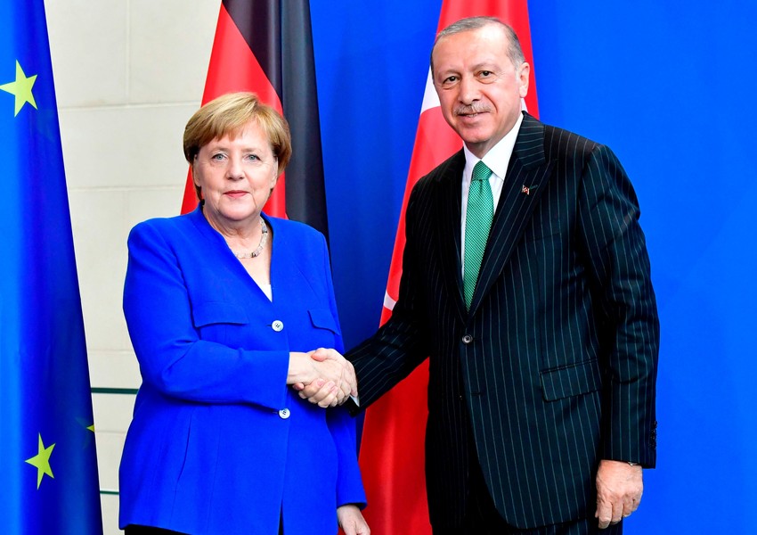 Ərdoğan ilə Merkel arasında telefon danışığı olub