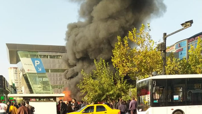 Bakıda ticarət mərkəzində baş verən yanğın lokallaşdırılıb - YENİLƏNİB + FOTO/VİDEO