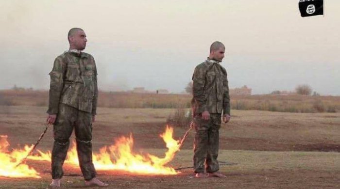 İŞİD iki Türk əsgərini diri-diri yandırıb