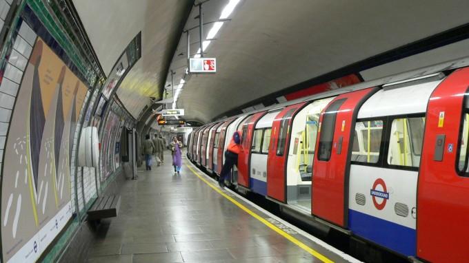 London metrosunun işçiləri 24 saatlıq tətil elan ediblər