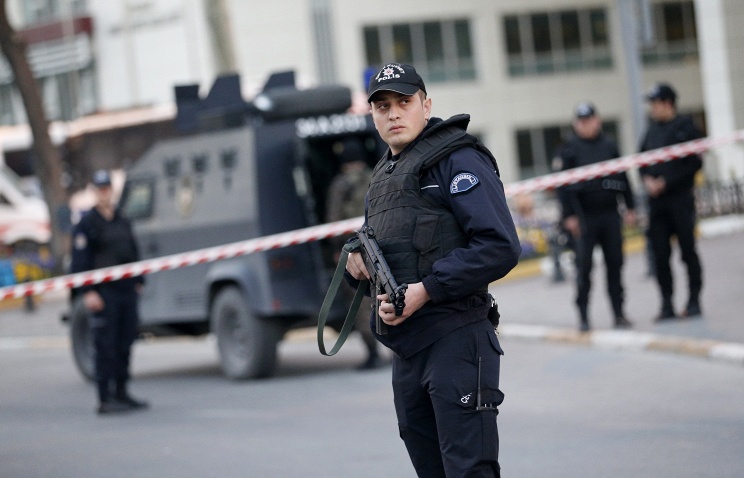 Türkiyədə AKP-nin binasına hücum edən terrorçu məhv edilib
