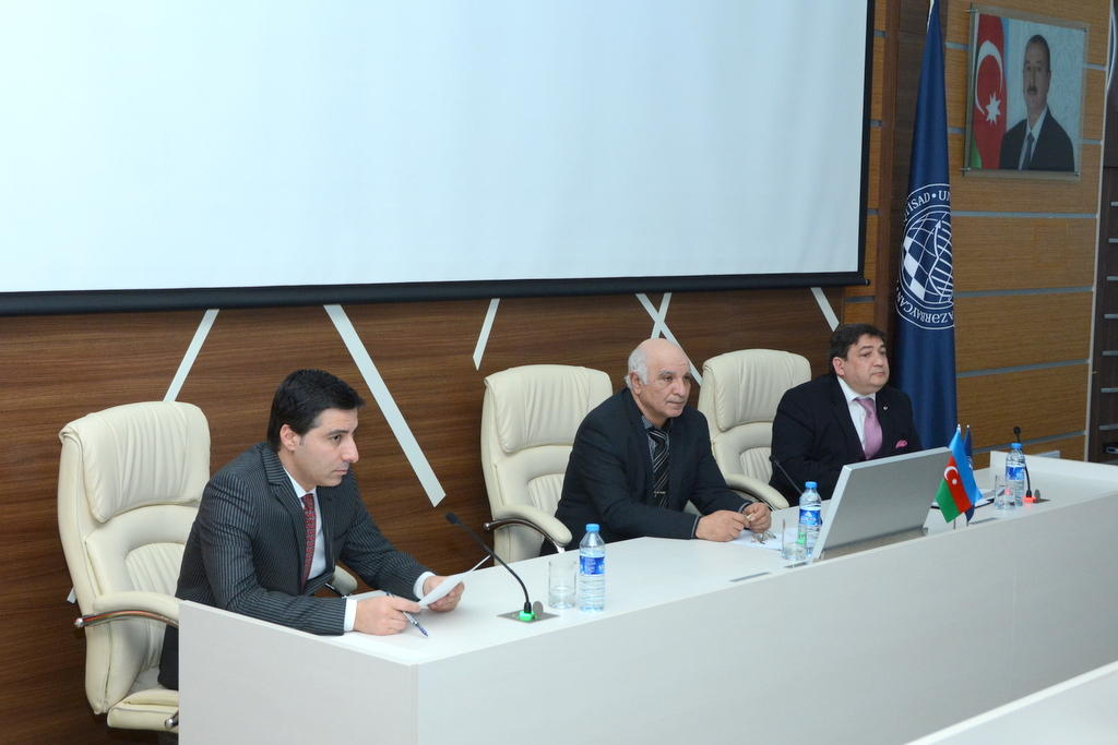 UNEC-də elmi seminar: “Azərbaycan iqtisadiyyatı son bir ildə” 
