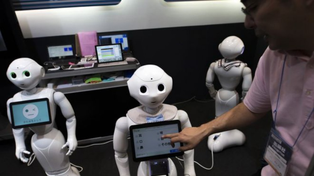 Robot-humanoidlər xəstələrə və qocalara qulluq göstərilməsinə kömək edəcəklər
