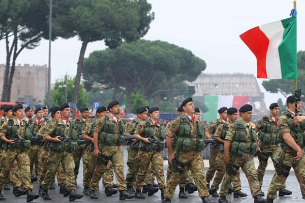 İtaliya ordusu yüksək döyüş hazırlığı vəziyyətinə gətirildi