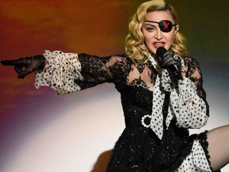 Ayağı əzilən Madonna yenə konsertini təxirə saldı