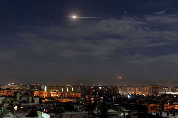 İsrail Suriya ordusunun mövqelərini bombalayıb: 40-a yaxın hərbçi ölüb - VİDEO