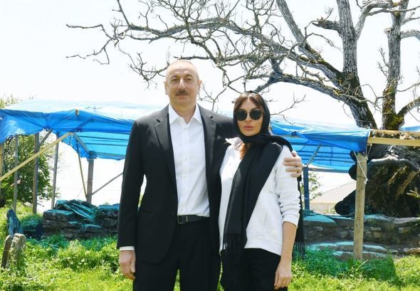 İlham Əliyev və Mehriban Əliyeva Pir Ömər Sultan ziyarətgahı ilə tanış olublar - FOTO/VİDEO + YENİLƏNİB