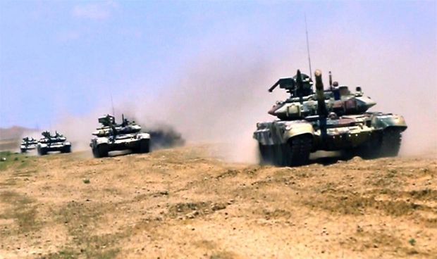 Tank bölmələri artilleriya ilə qarşılıqlı fəaliyyətdə təlim-döyüş tapşırıqlarını icra edirlər - FOTO