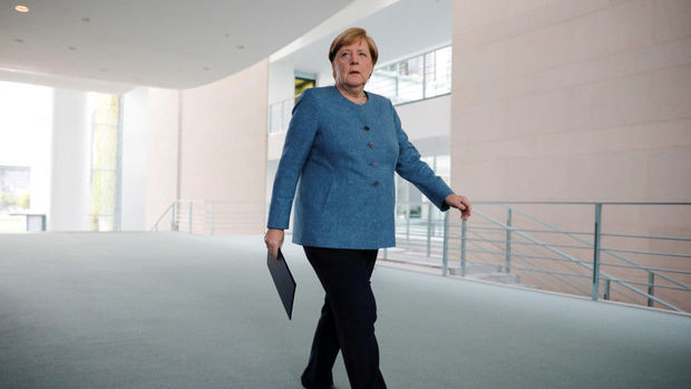 Merkel Navalnını gizli ziyarət edib