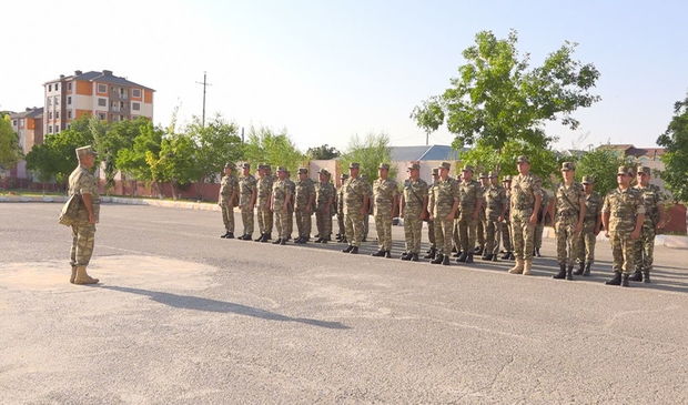 Naxçıvan Qarnizonu Qoşunlarında taqım, bölük, batareya komandirləri ilə toplantılar keçirilib – FOTO/VİDEO