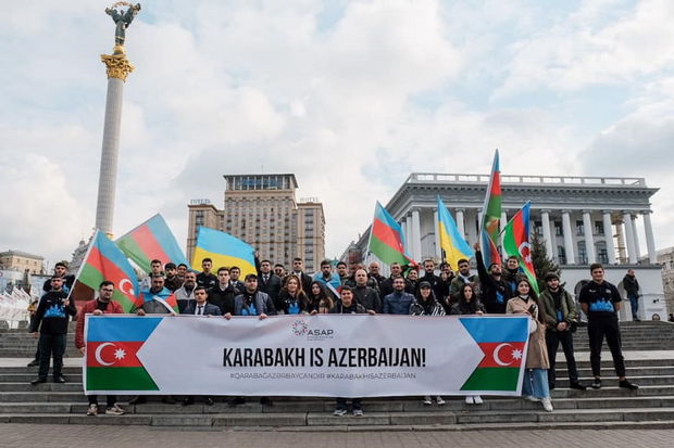 Azərbaycanlı gənclər Kiyevdə aksiya keçirdi - FOTO