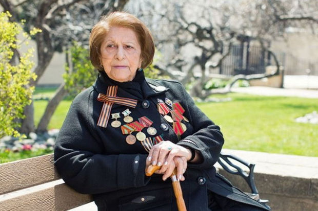 100 yaşlı Fatma Səttarova: “Bu gün həyatımda ən dəyərli hədiyyəni aldım” 