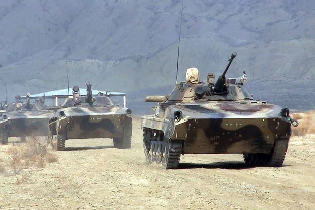 Zirehli texnika və tanklar təlimlərə qatıldı - VİDEO