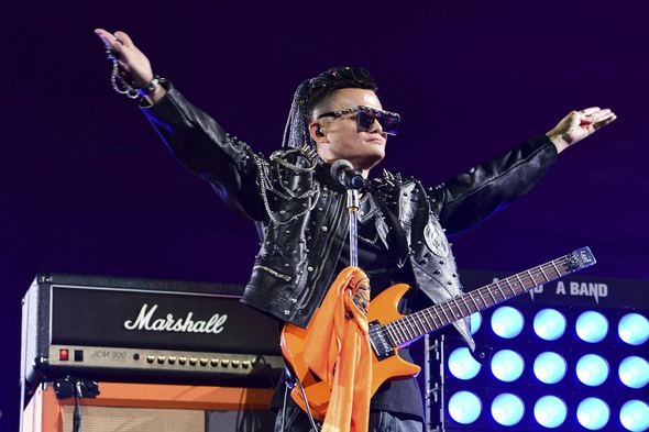 “Alibaba”nın rəhbəri şirkətdən getdiyi gün 80 min nəfərə konsert verdi - VİDEO