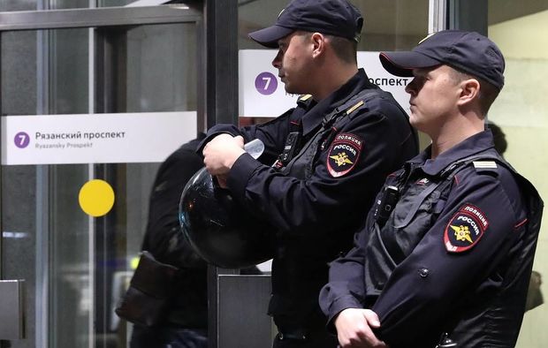 Moskvada polis nəfəri həmkarlarını güllələdi - FOTO