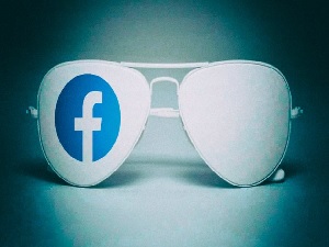 “Facebook” universal artırılmış reallıq eynəyi hazırlayır