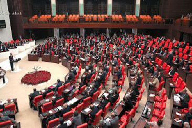 Türkiyə parlamentinin vitse-spikeri saxlanılıb