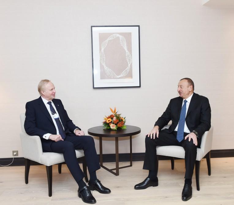 Prezident İlham Əliyev Davosda BP şirkətinin baş icraçı direktoru ilə görüşüb (YENİLƏNİB)