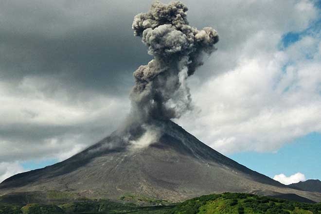 Kamçatka vulkan 5,5 kilometrədək kül püskürdü