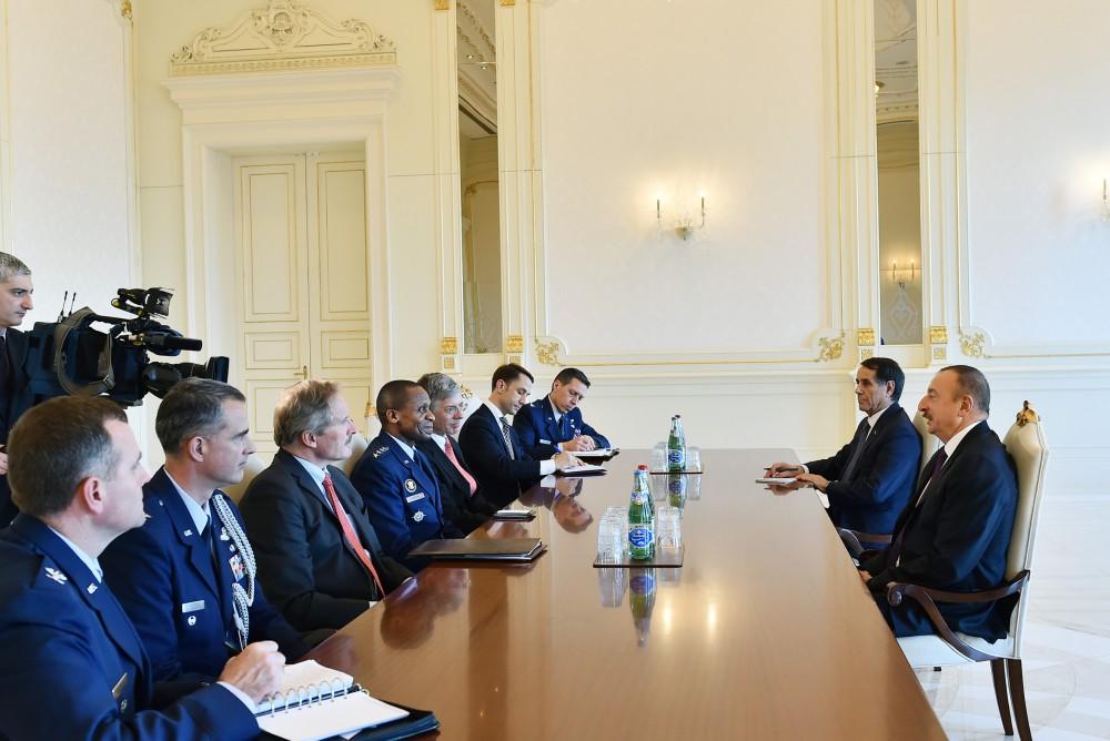 Prezident İlham Əliyev ABŞ-ın nəqliyyat komandanının başçılıq etdiyi nümayəndə heyətini qəbul edib