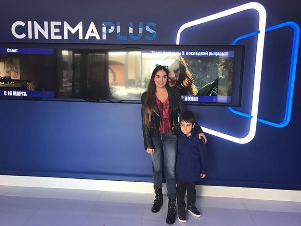 Arzu Əliyeva oğlu ilə “Cinema Plus”da olub