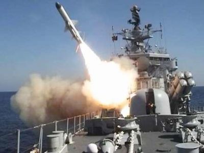 Şimali Koreya ABŞ-ın hərbi gəmisini “vurdu” - VİDEO
