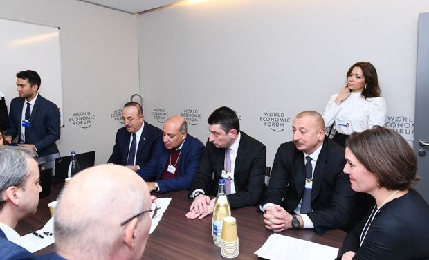 Prezident İlham Əliyev Dünya İqtisadi Forumu çərçivəsində keçirilən iclasda iştirak edib - FOTO